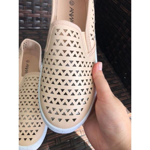 NWT Laser Cut Slip-On - Picture 4 of 6